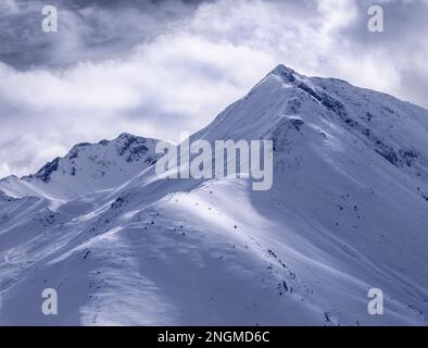 Schneebedeckter Gipfel in Boi Taull, Katalanische Pyrenäen Stockfoto