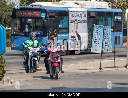 SAMUT PRAKAN, THAILAND, JANUAR 29 2023, Verkehr auf der Straße Stockfoto