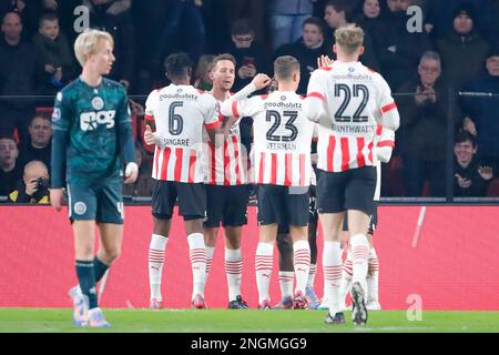 11-02-2023: Sport: PSV gegen Groningen EINDHOVEN, NIEDERLANDE - FEBRUAR 11: Luuk de Jong (PSV) erzielt die 1-0 während des Spiels Eredivisie PSV Eindhoven Stockfoto