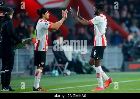 11-02-2023: Sport: PSV gegen Groningen EINDHOVEN, NIEDERLANDE - FEBRUAR 11: Erick Gutierrez (PSV) und Ibrahim Sangare (PSV) während des Spiels Eredivisie Stockfoto