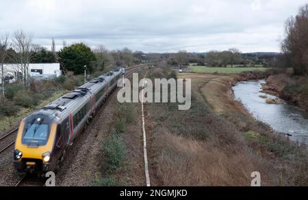 Crosscountry-Zug nähert sich Taunton, Great Western Main Line, River Tone, Bathpool Bridge, Bathpool, Taunton, Somerset, England, Vereinigtes Königreich Stockfoto