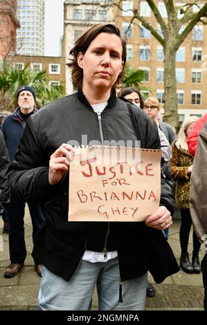 London, Großbritannien. 18. Februar 2023. London, Großbritannien. Nachtwache für die ermordete Teenagerin Brianna Ghey am Soho Square. Kredit: michael melia/Alamy Live News Stockfoto