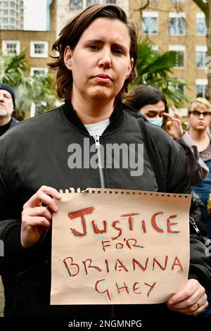 London, Großbritannien. 18. Februar 2023. London, Großbritannien. Nachtwache für die ermordete Teenagerin Brianna Ghey am Soho Square. Kredit: michael melia/Alamy Live News Stockfoto