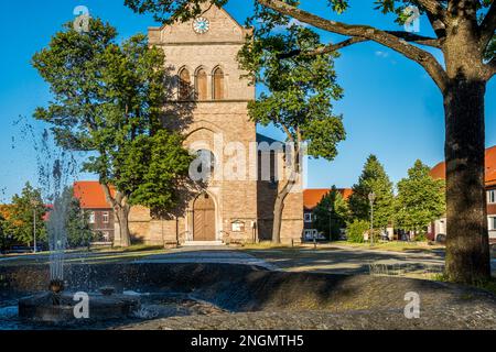 Blick auf die Hasselfelde-Kirche im Harz-Gebirge Stockfoto