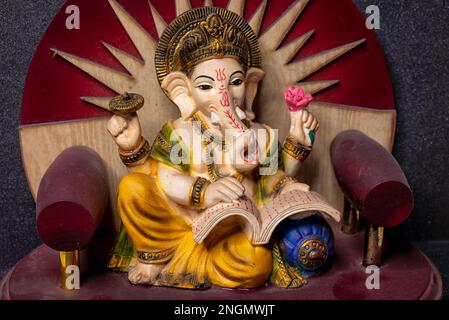 Großaufnahme von Lord Ganesha, ist eine der am meisten verehrten Gottheiten im Hinduismus. Lord Ganesha galt als die Göttin des Neubeginns, Weisheit A. Stockfoto