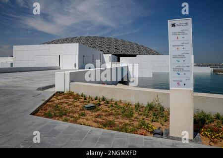 Eintritt, Louvre Abu Dhabi, Architekt Jean Nouvel, Saadiyat Island, Abu Dhabi, Vereinigte Arabische Emirate Stockfoto