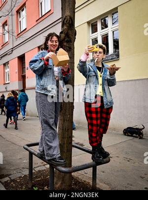 Prag, Tschechische Republik. 18. Februar 2023. Der traditionelle Slawische Karneval fand am 18. Februar 2023 in Zizkov, Prager Bezirk, Tschechische Republik, statt. Kredit: Roman Vondrous/CTK Photo/Alamy Live News Stockfoto