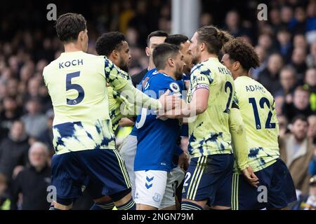 Liverpool, Großbritannien. 18. Februar 2023. Spieler von Leeds United und Everton treffen sich während des Premier League-Spiels Everton gegen Leeds United am 18. Februar 2023 in Goodison Park, Liverpool, Großbritannien (Foto von Phil Bryan/News Images) am 2./18. Februar 2023 in Liverpool, Großbritannien. (Foto: Phil Bryan/News Images/Sipa USA) Guthaben: SIPA USA/Alamy Live News Stockfoto