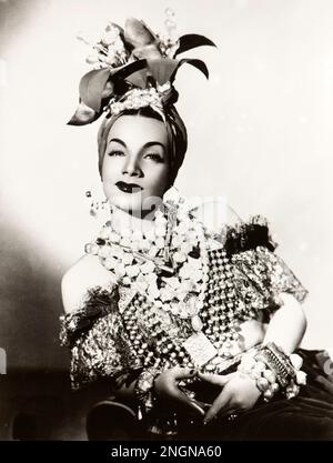 Porträt der brasilianischen Samba-Tänzerin und Künstlerin Carmen Miranda, aufgenommen Anfang der fünfziger Jahre Stockfoto