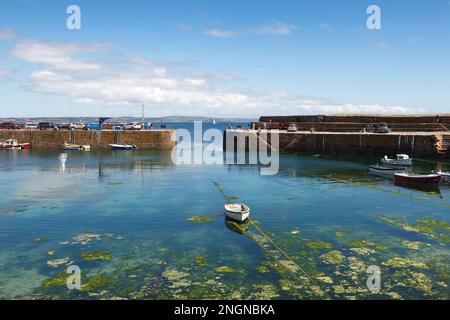 Der kleine Miz im Mousehole Harbour Stockfoto