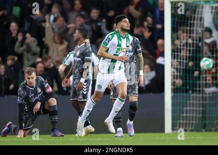 GRONINGEN, NIEDERLANDE - FEBRUAR 18: Ricardo Pepi vom FC Groningen feiert, nachdem er während des niederländischen Eredivisie-Spiels zwischen dem FC Groningen und dem FC Emmen auf der Euroborg am 18. Februar 2023 in Groningen, Niederlande, sein erstes Tor erzielt hat (Foto von Pieter van der Woude/Orange Pictures) Stockfoto