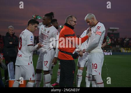 Monza, Italien. 18. Februar 2023. Vor dem Spiel in der italienischen Serie Fand am 18. Februar 2023 Im U-Power-Stadion in Monza, Italien, Ein Fußballspiel zwischen AC Monza und AC Milan Calcio statt. Foto Tiziano Ballabio Kredit: Tiziano Ballabio/Alamy Live News Stockfoto