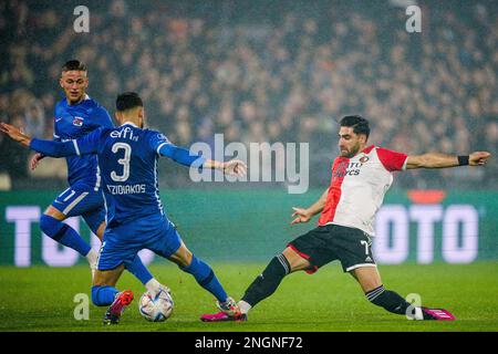 Rotterdam - Pantelis Hatzidiakos von AZ Alkmaar, Alireza Jahanbakhsh von Feyenoord während des Spiels zwischen Feyenoord und AZ Alkmaar im Stadion Feijenoord De Kuip am 18. Februar 2023 in Rotterdam, Niederlande. (Box zu Box Pictures/Tom Bode) Stockfoto