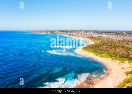 Sandhams Beach in Caves Beach Town in Swansea führt die Küste des Pazifischen Ozeans in Australien. Stockfoto