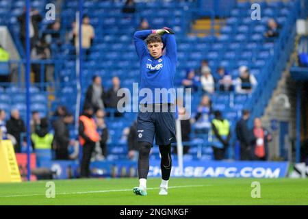 London, Großbritannien. 18. Februar 2023. Kepa Arrizabalaga von Chelsea vor dem Spiel der Chelsea gegen die Southampton Premier League auf der Stamford Bridge, London. Guthaben: MARTIN DALTON/Alamy Live News Stockfoto