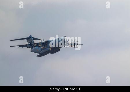 Airbus A400M im Flug auf der Sanicole International Airshow Stockfoto