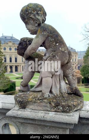 Puttisskulpturen in den Hofgärten der Residenz, aus dem 18. Jahrhundert stammender barocker Prinz-Bischofspalast, Würzburg, Deutschland Stockfoto