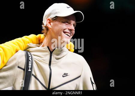 ROTTERDAM, NIEDERLANDE - FEBRUAR 18: Jannik Sünner aus Italien reagiert nach seinem Halbfinalspiel der Männer gegen Tallon Griekspoor aus den Niederlanden während des 6. Tages des 50. ABN AMRO Open im Rotterdam Ahoy am 18. Februar 2023 in Rotterdam, Niederlande (Foto von Joris Verwijst/BSR Agency) Stockfoto