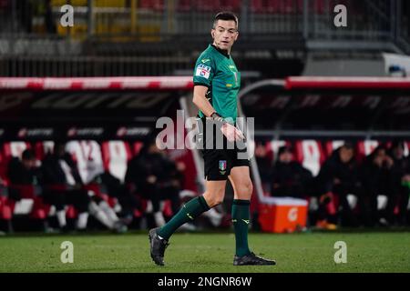 Monza, Italien. 18. Februar 2023. Antonio Rapuano (Schiedsrichter) während der italienischen Meisterschaft Serie Ein Fußballspiel zwischen AC Monza und AC Mailand am 18. Februar 2023 im U-Power Stadium in Monza, Italien. Kredit: Luca Rossini/Alamy Live News Stockfoto