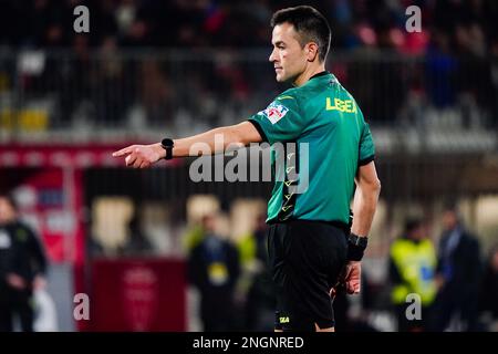 Monza, Italien. 18. Februar 2023. Antonio Rapuano (Schiedsrichter) während der italienischen Meisterschaft Serie Ein Fußballspiel zwischen AC Monza und AC Mailand am 18. Februar 2023 im U-Power Stadium in Monza, Italien. Kredit: Luca Rossini/Alamy Live News Stockfoto