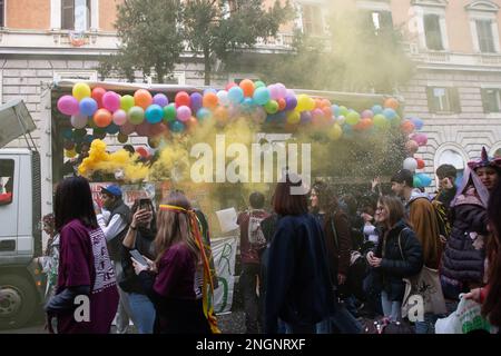 Rom, Italien. 18. Februar 2023. Karnevalsparade im Stadtteil Esquilino in Rom, anlässlich des Shrove-Samstags. (Foto: Matteo Nardone/Pacific Press/Sipa USA) Guthaben: SIPA USA/Alamy Live News Stockfoto