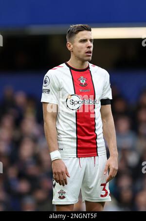 London, Großbritannien. 18. Februar 2023. Jan Bednarek von Southampton während des Premier League-Spiels auf der Stamford Bridge, London. Der Bildausdruck sollte lauten: David Klein/Sportimage Credit: Sportimage/Alamy Live News Stockfoto