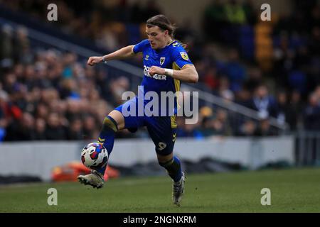 London, Großbritannien. 18. Februar 2023. Josh Davison von AFC Wimbledon in Aktion während des EFL Sky Bet League 2-Spiels zwischen AFC Wimbledon und Hartlepool United am 18. Februar 2023 in Plough Lane, London, England. Foto von Carlton Myrie. Nur redaktionelle Verwendung, Lizenz für kommerzielle Verwendung erforderlich. Keine Verwendung bei Wetten, Spielen oder Veröffentlichungen von Clubs/Ligen/Spielern. Kredit: UK Sports Pics Ltd/Alamy Live News Stockfoto