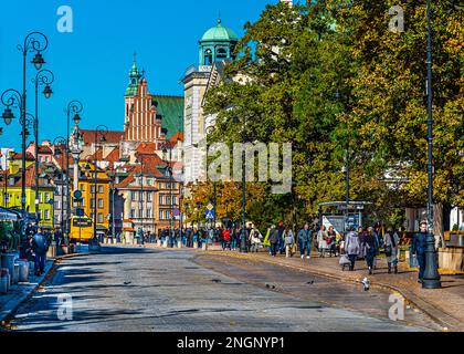 Krakowskie Przedmiescie. Warschauer Altstadt. Der historische Teil von Warschau, wo US-Präsident Joe Biden in den Royal Castle Gardens sprach. Stockfoto