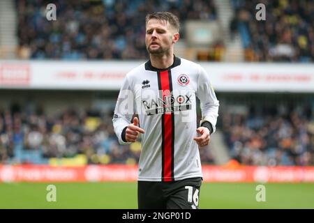 London, Großbritannien. 18. Februar 2023. Oliver Norwood #16 von Sheffield United während des Sky Bet Championship-Spiels Millwall vs Sheffield United im The Den, London, Vereinigtes Königreich, 18. Februar 2023 (Foto von Arron Gent/News Images) in London, Vereinigtes Königreich, am 2./18. Februar 2023. (Foto: Arron Gent/News Images/Sipa USA) Guthaben: SIPA USA/Alamy Live News Stockfoto