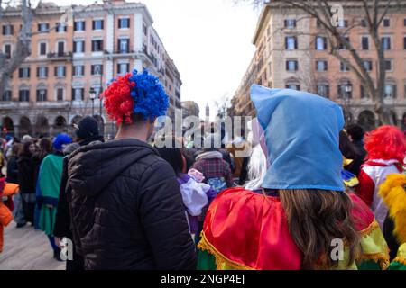 Rom, Italien. 18. Februar 2023. Karnevalsparade im Stadtteil Esquilino in Rom, anlässlich des Shrove-Samstags. (Kreditbild: © Matteo Nardone/Pacific Press via ZUMA Press Wire) NUR REDAKTIONELLE VERWENDUNG! Nicht für den kommerziellen GEBRAUCH! Stockfoto