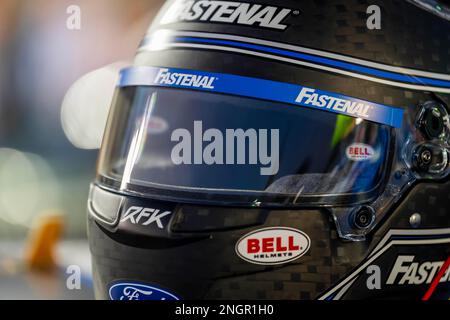 Daytona Beach, Florida, USA. 16. Februar 2023. CHRIS BUESCHER bereitet sich auf das Rennen um das Bluegreen Vacations Duel auf dem Daytona International Speedway in Daytona Beach FL vor. (Kreditbild: © Walter G. Arce Sr./ZUMA Press Wire) NUR REDAKTIONELLE VERWENDUNG! Nicht für den kommerziellen GEBRAUCH! Stockfoto