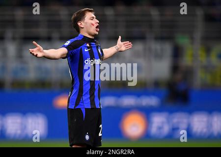 Mailand, Italien. 18. Februar 2023 Nicolo Barella vom FC Internazionale reagiert während des Fußballspiels der Serie A zwischen dem FC Internazionale und Udinese Calcio. Kredit: Nicolò Campo/Alamy Live News Stockfoto