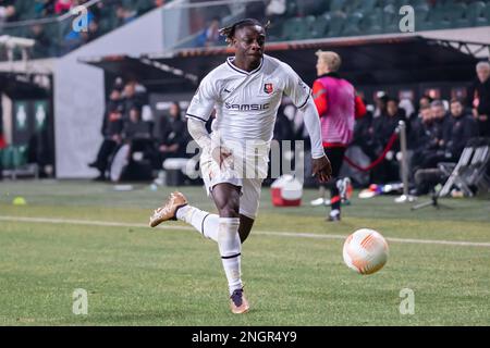 Warschau, Polen. 16. Februar 2023. Jeremy Doku vom FC Stade Rennais während des 2022/23 1.-teiligen Spiels der UEFA Europa League zwischen Shakhtar Donetsk und dem FC Stade Rennais im Marshal Jozef Pilsudski Municipal Stadium der Legia Warschau. Endstand: Shakhtar Donetsk 2:1 FC Stade Rennes. Kredit: SOPA Images Limited/Alamy Live News Stockfoto