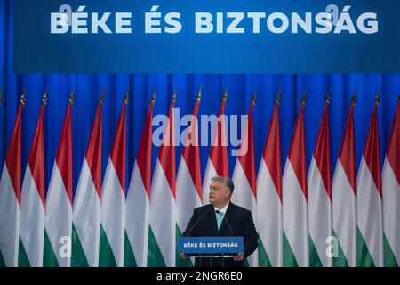 Budapest, Ungarn. 18. Februar 2023. Der ungarische Ministerpräsident Viktor Orban hält am 18. Februar 2023 in Budapest, Ungarn, seine jährliche Rede zur Lage des Landes. Kredit: Attila Volgyi/Xinhua/Alamy Live News Stockfoto