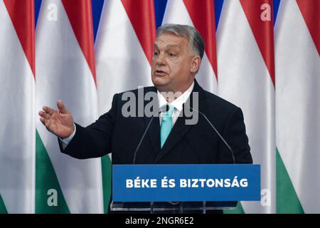 Budapest, Ungarn. 18. Februar 2023. Der ungarische Ministerpräsident Viktor Orban hält am 18. Februar 2023 in Budapest, Ungarn, seine jährliche Rede zur Lage des Landes. Kredit: Attila Volgyi/Xinhua/Alamy Live News Stockfoto