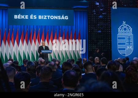 Budapest, Ungarn. 18. Februar 2023. Der ungarische Ministerpräsident Viktor Orban hält am 18. Februar 2023 in Budapest, Ungarn, seine jährliche Rede zur Lage des Landes. Kredit: Attila Volgyi/Xinhua/Alamy Live News Stockfoto