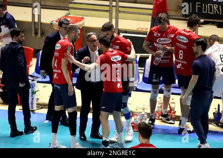 Taranto, Italien. 18. Februar 2023. Prisma Taranto ist ausgefallen. Während der Gioiella Prisma Taranto gegen Emma Villas Aubay Siena, Volleyball Italian Serie A Men SuperLeague Championship in Taranto, Italien, Februar 18 2023 Kredit: Independent Photo Agency/Alamy Live News Stockfoto