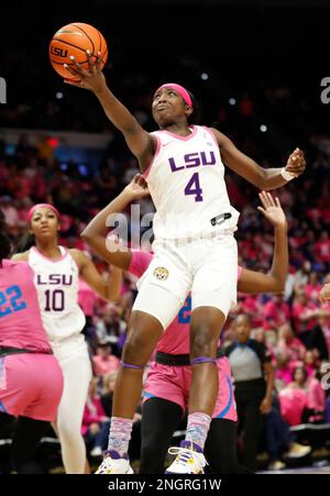 Baton Rouge, USA. 16. Februar 2023. Die LSU Lady Tigers-Wache Flau'jae Johnson (4) schießt am Donnerstag, den 16. Februar 2022, im Pete Maravich Assembly Center in Baton Rouge, Louisiana, einen Layup während eines Basketballspiels auf dem Damencollege. (Foto: Peter G. Forest/Sipa USA) Kredit: SIPA USA/Alamy Live News Stockfoto