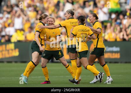 Sydney, Australien. 19. Februar 2023. Australia Matildas feiert das Tor während des Cup of Nations-Spiels zwischen den Australia Matildas und Spanien im Commbank Stadium am 19. Februar 2023 in Sydney, Australien. (Foto : Izhar Khan) BILD NUR ZUR REDAKTIONELLEN VERWENDUNG - KEINE KOMMERZIELLE VERWENDUNG Kredit: Izhar Ahmed Khan/Alamy Live News/Alamy Live News Stockfoto