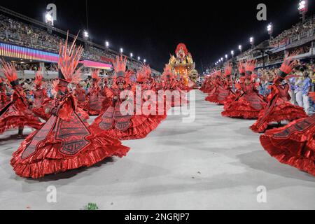 Rio De Janeiro, Brasilien. 19. Februar 2023. GRES Unidos do Porto da Pedra während der Golden Serie Samba School Parade auf dem Rio Carnival, die im Marques de Sapucaí Sambadrome in der Innenstadt von Rio de Janeiro, RJ, stattfindet. Kredit: Luiz Gomes/FotoArena/Alamy Live News Stockfoto