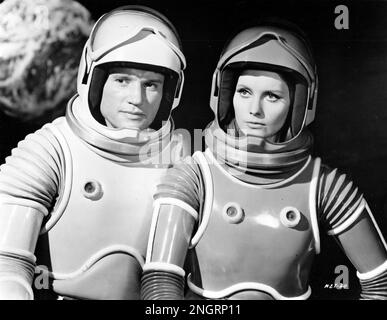 JAMES OLSON und CATHERINE SCHELL in MOON ZERO TWO (1969), Regie VON ROY WARD BAKER. Kredit: HAMMER/WARNER BROTHERS/Album Stockfoto