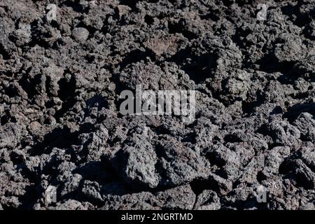 Schwarzsteintextur vulkanischer poröser Steine aus neuerer vulkanischer Aktivität Stockfoto