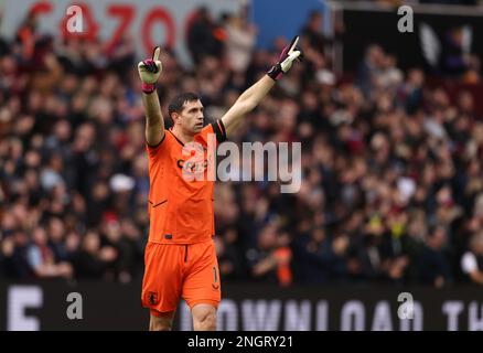 Birmingham, Großbritannien. 18. Februar 2023. Emiliano Martinez (AV) beim Spiel Aston Villa gegen Arsenal EPL, im Villa Park, Birmingham, Großbritannien, am 18. Februar 2023. Kredit: Paul Marriott/Alamy Live News Stockfoto