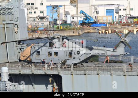 Präfektur Kanagawa, Japan - 23. August 2021: Royal Navy AgustaWestland Merlin HC4 Utility Helicopter. Stockfoto