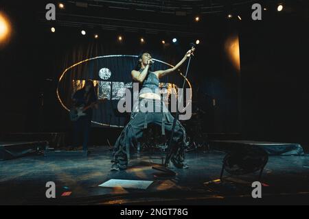 Mailand, Italien, 18. Februar 2023. Die japanische Sängerin Rina Sawayama tritt live im Fabrique in Mailand auf. Credits: Maria Laura Arturi/Alamy Live News Stockfoto