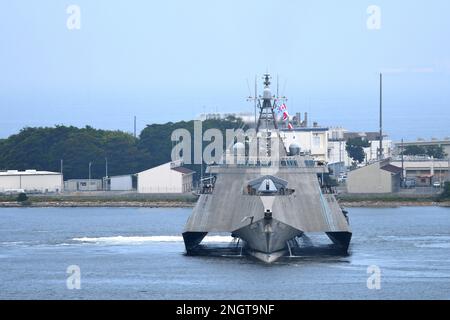 Präfektur Kanagawa, Japan - 22. Juni 2022: US-Marine USS Charleston (LCS-18), Küstenschiff der Unabhängigkeitsklasse. Stockfoto