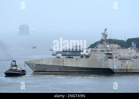 Präfektur Kanagawa, Japan - 22. Juni 2022: US-Marine USS Charleston (LCS-18), Küstenschiff der Unabhängigkeitsklasse. Stockfoto