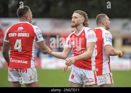 Kingston upon Hull, England -18. Februar 2023 - Shaun Kenny-Dowall (4) von Hull Kingston Rover und Ethan Ryan (2) von Hull Kingston Rover. Rugby League Betfred Super League Round One Hull Kingston Rovers gegen Wigan Warriors im Sewell Craven Park Stadium, Kingston upon Hull, Großbritannien Stockfoto