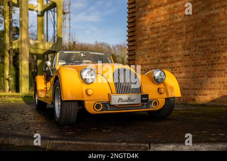 Morgan Plus Four, ausgestellt beim Januar Scramble im Bicester Heritage am 8. Januar 2023. Stockfoto