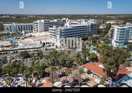 Hotels rund um Nissi Beach im Ajia Napa Resort in Zypern Inselland Stockfoto